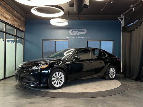 Used 2019 Toyota Camry LE w/ Convenience Package FWD image 7