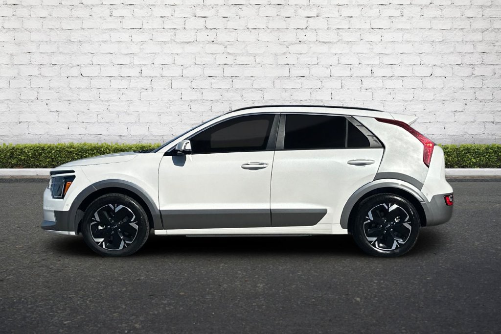 Used 2023 Kia Niro Wave FWD image 7