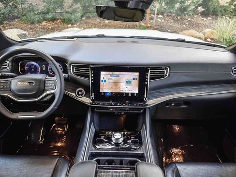 Used 2022 Jeep Wagoneer Series III image 13