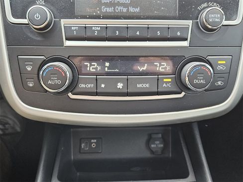 Used 2017 Nissan Altima 2.5 SL w/ Moonroof Package image 19