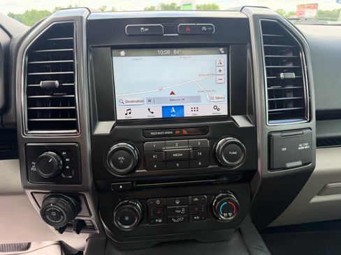 Used 2017 Ford F150 XLT w/ Equipment Group 302A Luxury AWD/4WD image 18