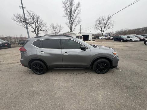 Used 2018 Nissan Rogue SV w/ Premium Package FWD image 4