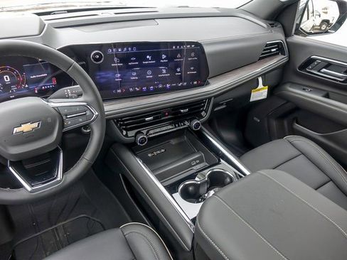New 2026 Chevrolet Suburban Premier AWD/4WD image 23