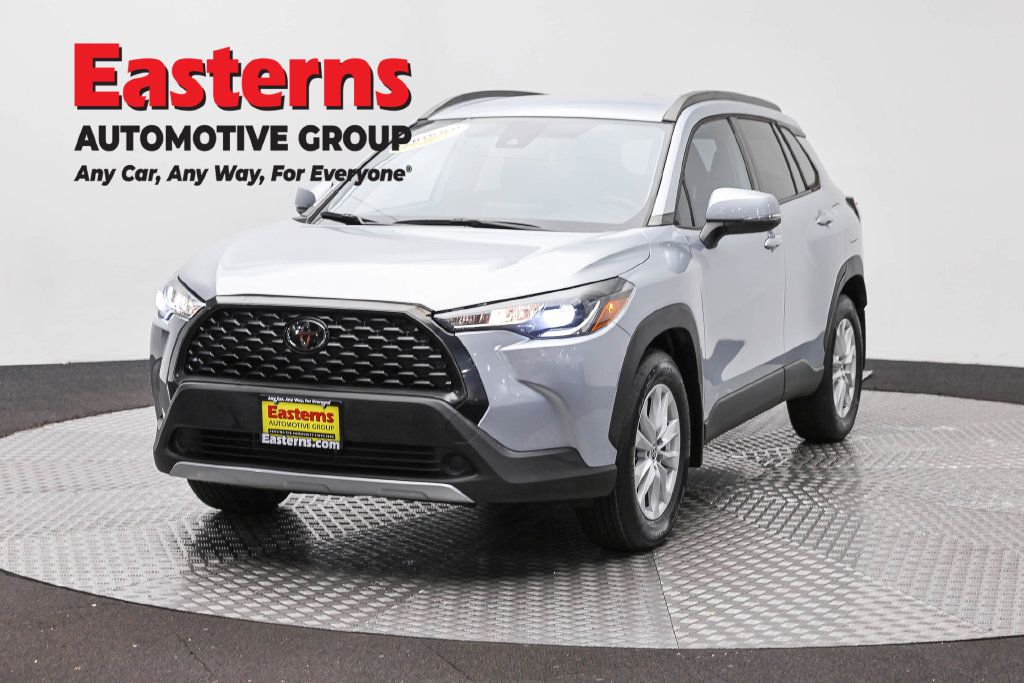 Used 2022 Toyota Corolla Cross LE AWD/4WD image 1