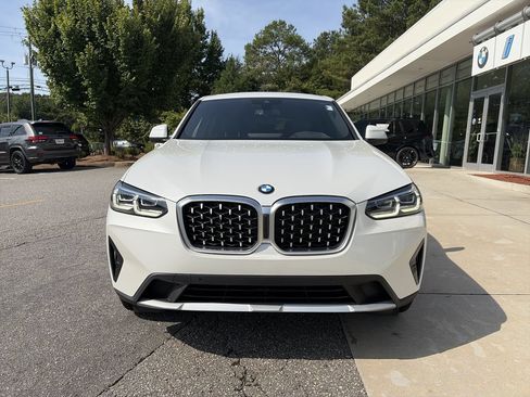 Used 2025 BMW X4 xDrive30i AWD/4WD image 3