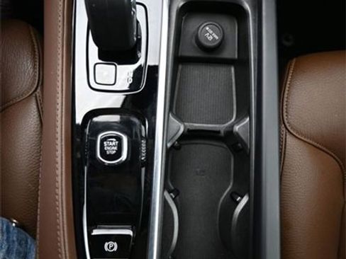 Used 2023 Volvo XC90 B6 Plus w/ Protection Package Premier image 11