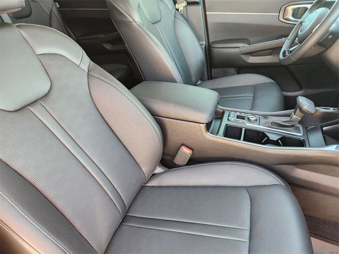 New 2025 Kia Sorento S image 10