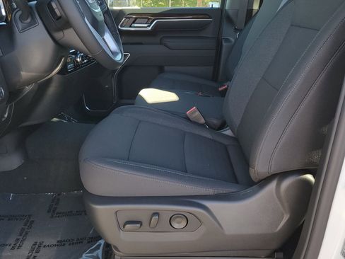 New 2026 GMC Sierra 2500 SLE w/ SLE Value Package; image 6