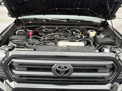 Certified 2025 Toyota Tacoma SR5 AWD/4WD image 30