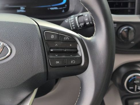 Used 2025 Hyundai Venue SEL FWD image 21