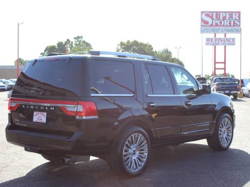 Used 2017 Lincoln Navigator Select image 4