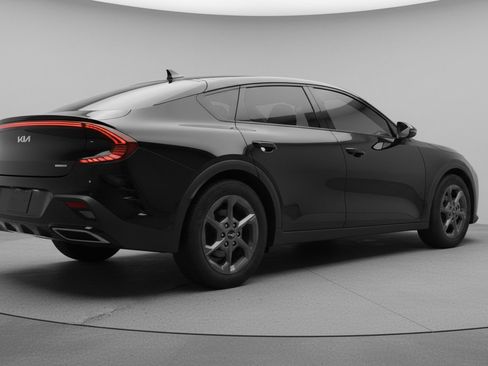 Used 2025 Kia K4 LXS image 9