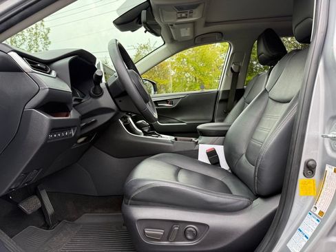 Used 2020 Toyota RAV4 Limited AWD/4WD image 12