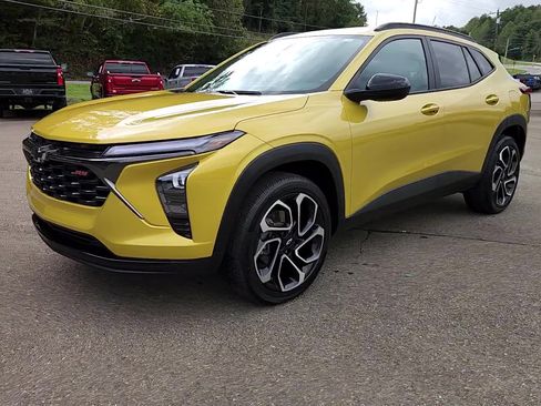 Used 2024 Chevrolet Trax RS w/ Sunroof Package image 12