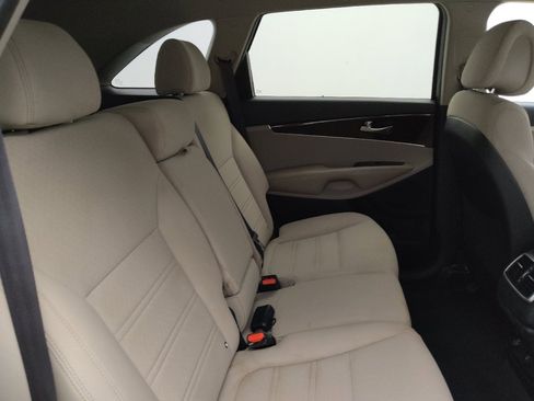 Used 2016 Kia Sorento AWD w/ LX Convenience Package image 19