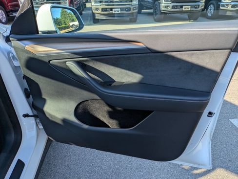 Used 2023 Tesla Model Y Long Range AWD/4WD image 34