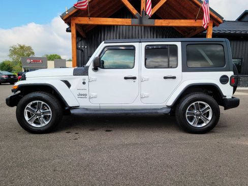 Used 2019 Jeep Wrangler Unlimited Sahara AWD/4WD image 17