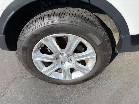 Used 2017 Land Rover Range Rover Evoque SE image 9