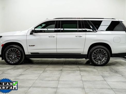 Used 2023 Cadillac Escalade ESV V AWD/4WD image 9