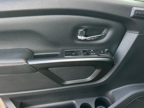 Used 2021 Nissan Titan PRO-4X w/ Pro-4x Convenience Package image 11