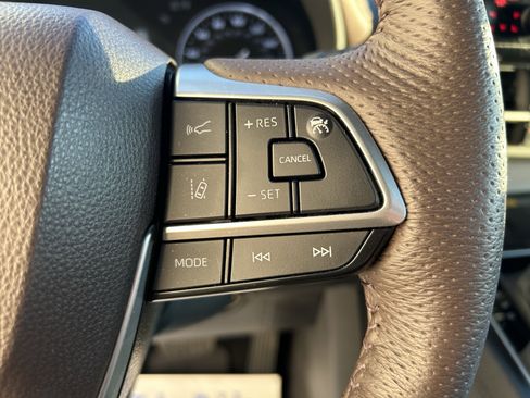 Certified 2024 Toyota Sienna Platinum image 29