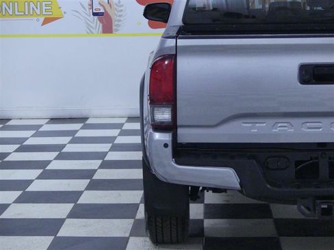 Used 2019 Toyota Tacoma TRD Off-Road w/ Technology Package AWD/4WD image 30