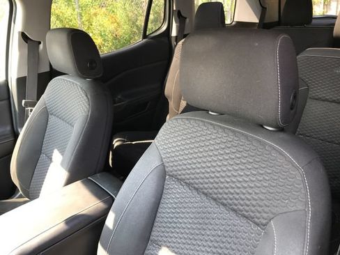 Used 2017 GMC Acadia SLE AWD/4WD image 5
