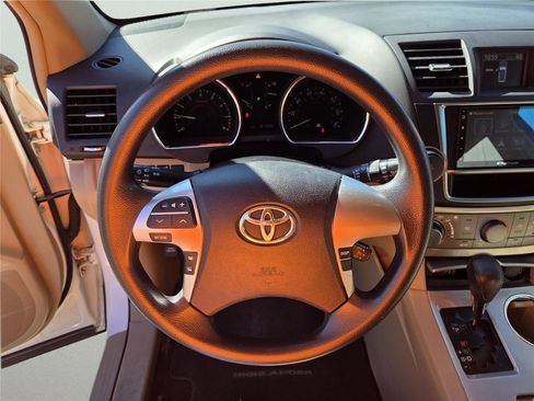 Used 2013 Toyota Highlander Base image 21