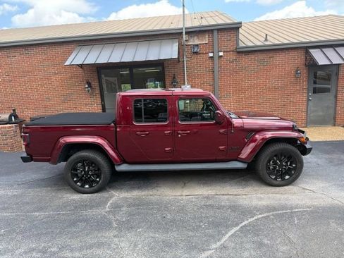 Used 2021 Jeep Gladiator Overland AWD/4WD image 3