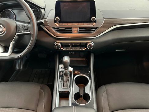 Used 2024 Nissan Altima 2.5 SV image 14