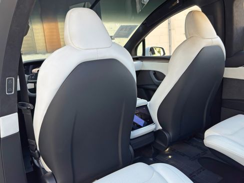 Used 2022 Tesla Model X AWD/4WD image 40
