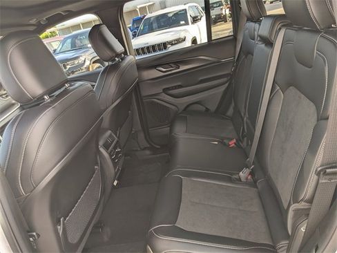 New 2025 Jeep Grand Cherokee Altitude image 12