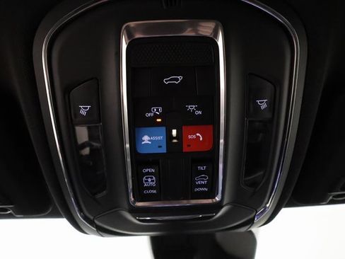Used 2023 Jeep Grand Cherokee Altitude image 21