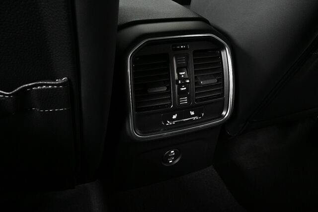 Certified 2026 Porsche Macan AWD/4WD image 21