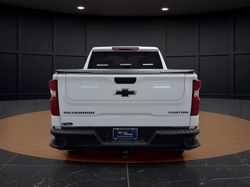 Used 2023 Chevrolet Silverado 1500 Custom Trail Boss w/ 2.7L Blackout Package AWD/4WD image 5