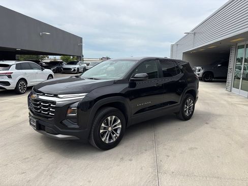Used 2025 Chevrolet Equinox LT FWD image 6