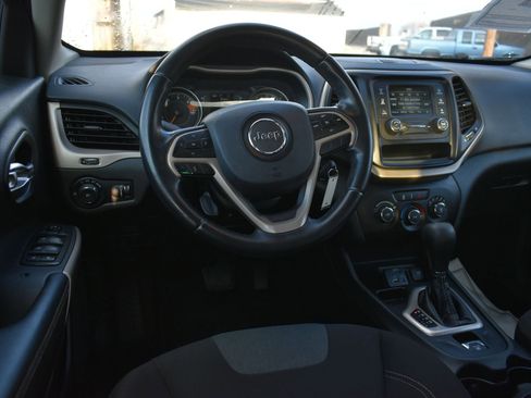 Used 2018 Jeep Cherokee Latitude w/ Altitude Package image 14