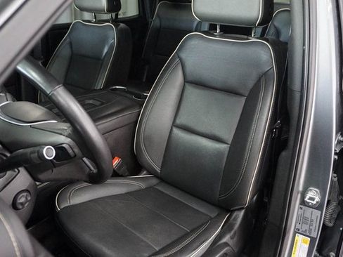 Used 2022 GMC Yukon SLT w/ SLT Premium Package image 16