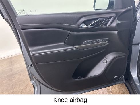 Certified 2021 GMC Acadia SLT w/ Preferred Package image 34