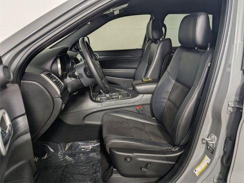 Used 2021 Jeep Grand Cherokee Laredo X image 12