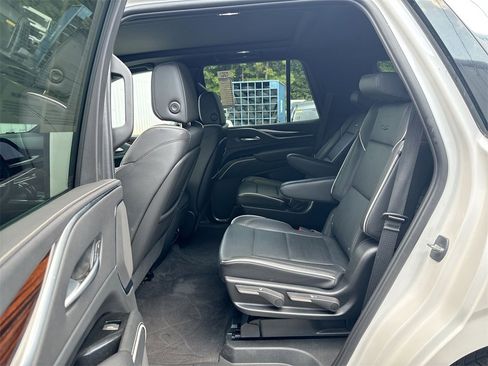 Used 2023 Cadillac Escalade Premium Luxury image 29