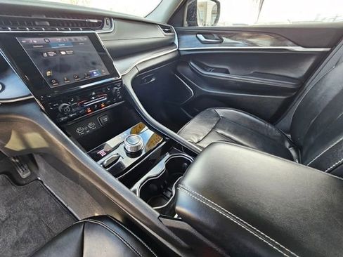 Used 2022 Jeep Grand Cherokee L Limited image 18