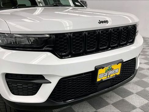 Used 2023 Jeep Grand Cherokee Altitude image 31