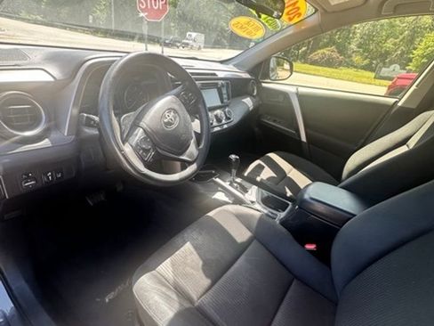 Used 2018 Toyota RAV4 LE image 6