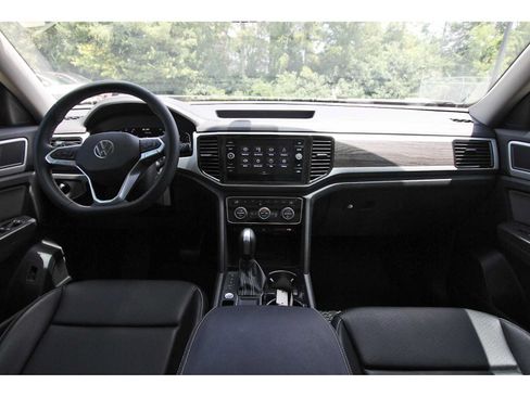 Used 2023 Volkswagen Atlas SE w/ Panoramic Sunroof Package FWD image 7