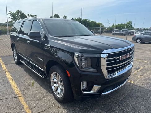 Used 2023 GMC Yukon XL SLT AWD/4WD image 10