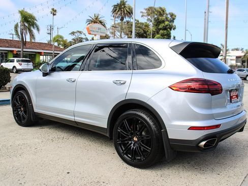 Used 2016 Porsche Cayenne AWD/4WD image 3