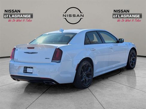 Used 2022 Chrysler 300 S image 5