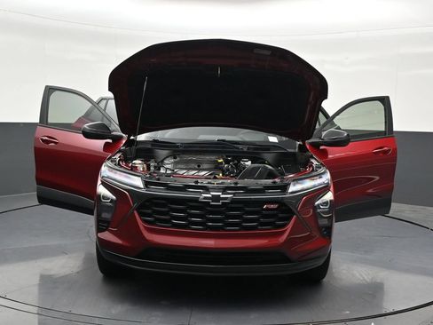 Used 2024 Chevrolet Trax RS FWD image 38