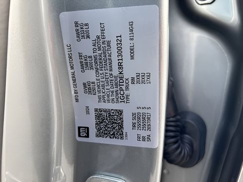 Used 2024 Chevrolet Colorado Z71 w/ Z71 Convenience Package 2 image 44